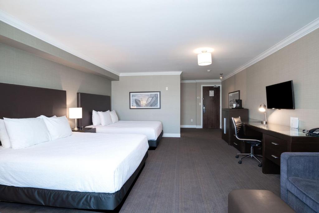 Sandman Hotel Oakville - Standaardkamer, 2 Kingsize Bedden, Bankbed