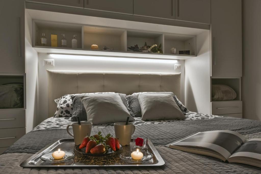 A bed or beds in a room at Accademia Apartment