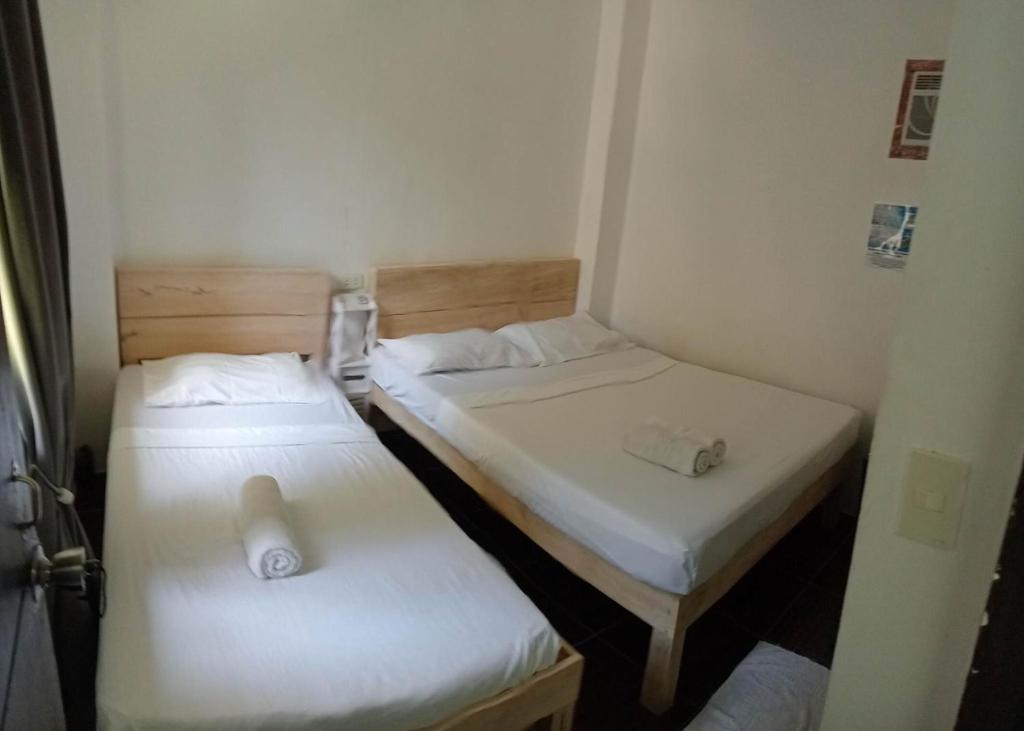 Postel nebo postele na pokoji v ubytování Lola's Lodge