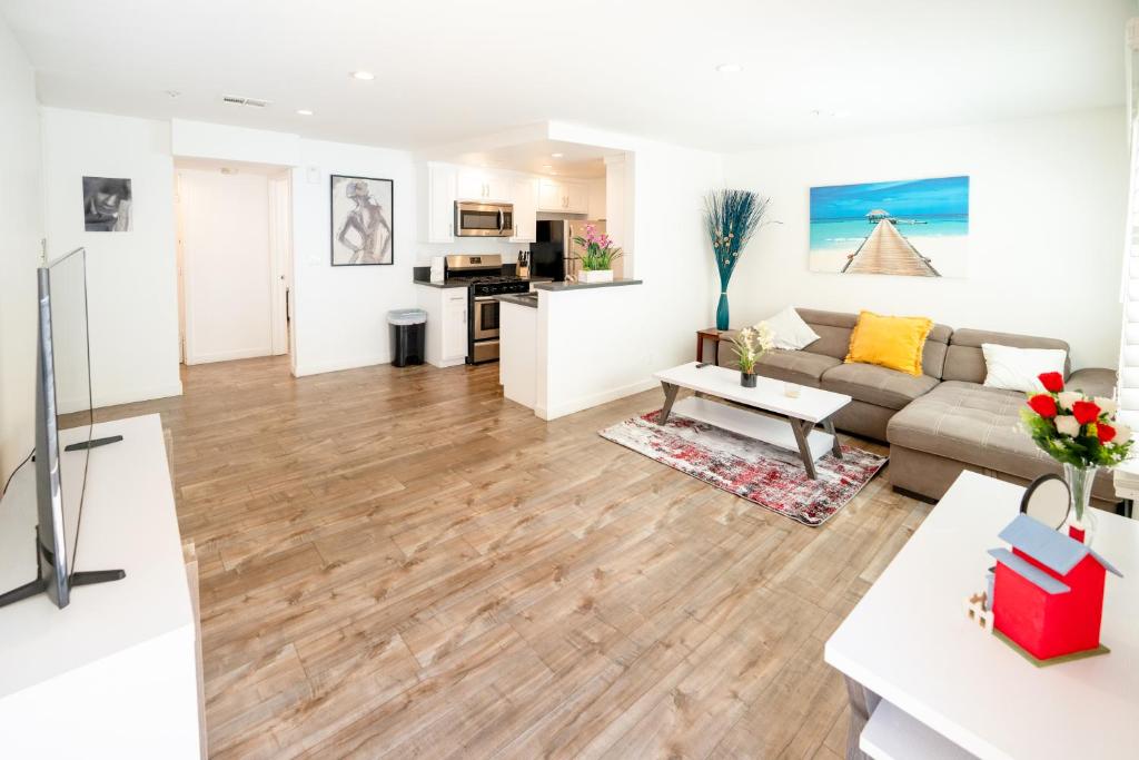 Imagen de la galería de Chic Koreatown 1 Bedroom Close to Downtown LA with free Gated Parking, en Los Ángeles
