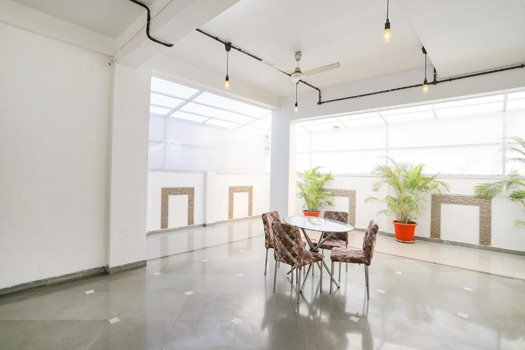 Fotografie z fotogalerie ubytování FabHotel Archanil Apartment - Sitanagar Cricket Ground v destinaci Nágpur