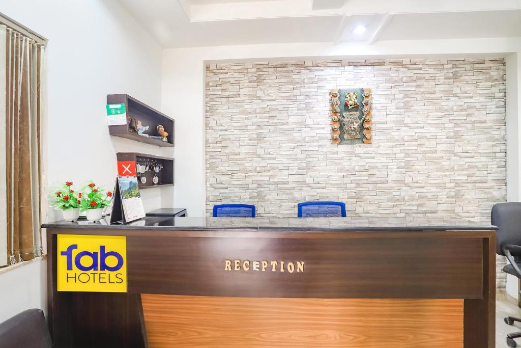 Vstupní hala nebo recepce v ubytování FabHotel Archanil Apartment - Sitanagar Cricket Ground