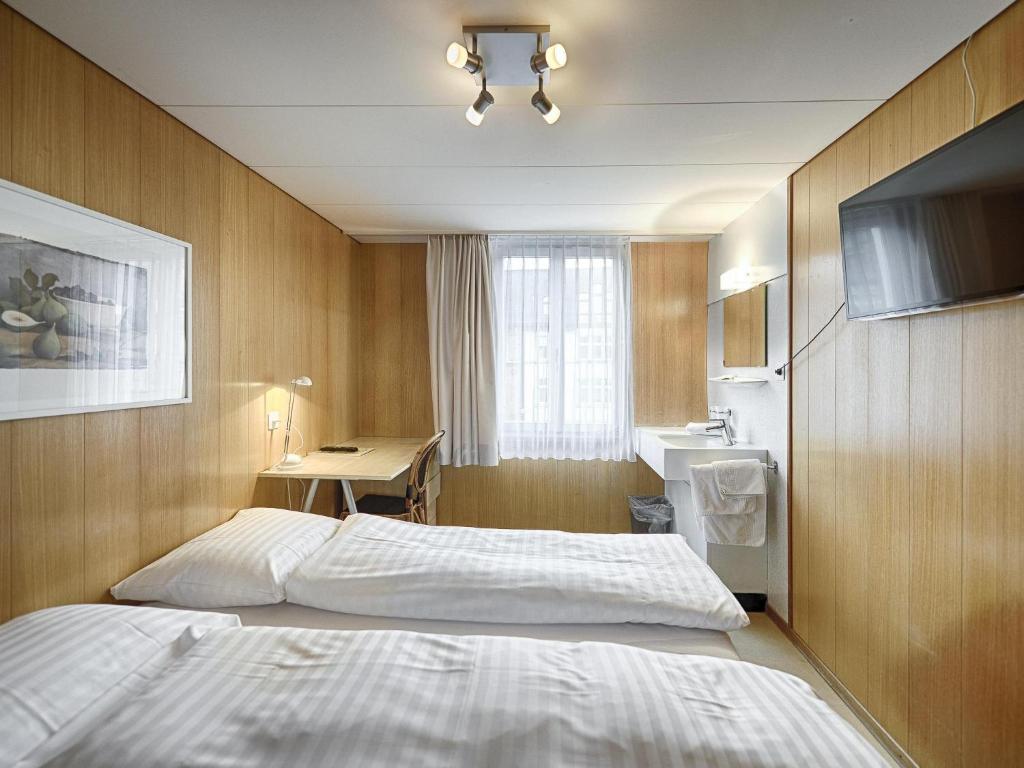 Hotel Weisses Kreuz - Resim 38