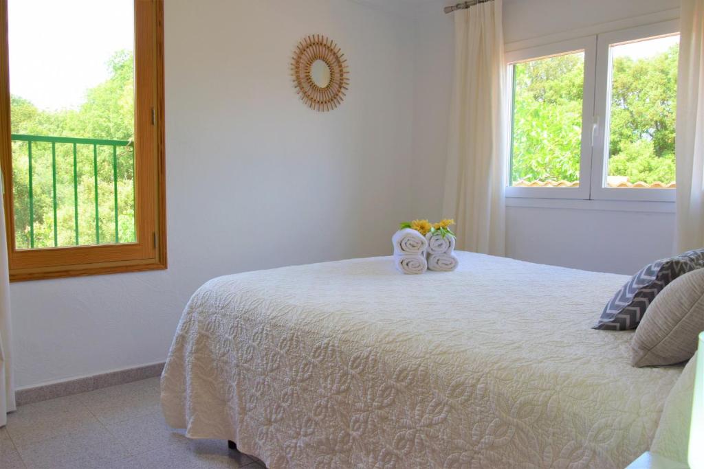 Postel nebo postele na pokoji v ubytování Ideal Property Mallorca - Madona - Es Puig