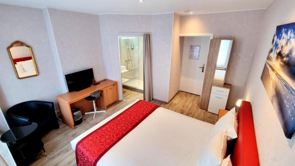 Postel nebo postele na pokoji v ubytování Hotel Cardiff