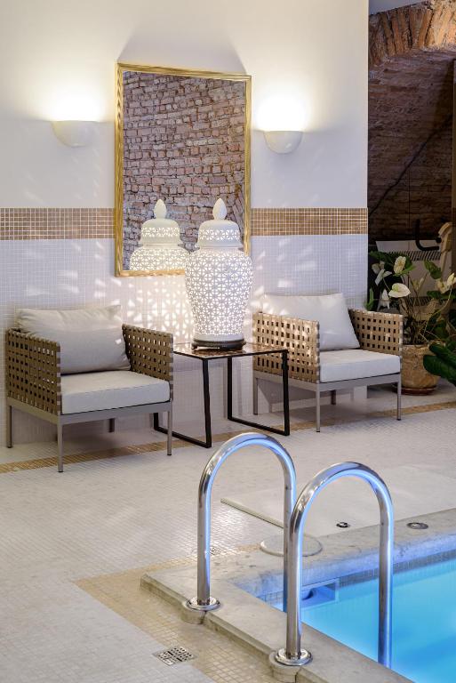 Bazén v ubytování NARUTIS Hotel - Small Luxury Hotels of The World nebo v jeho okolí