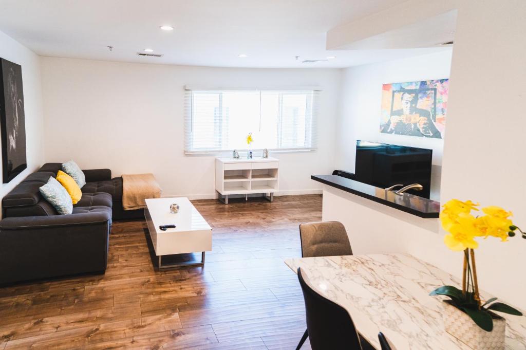 a living room with a couch and a table at Cozy Koreatown 1 Bedroom Modern Furnished Free Parking in Los Angeles