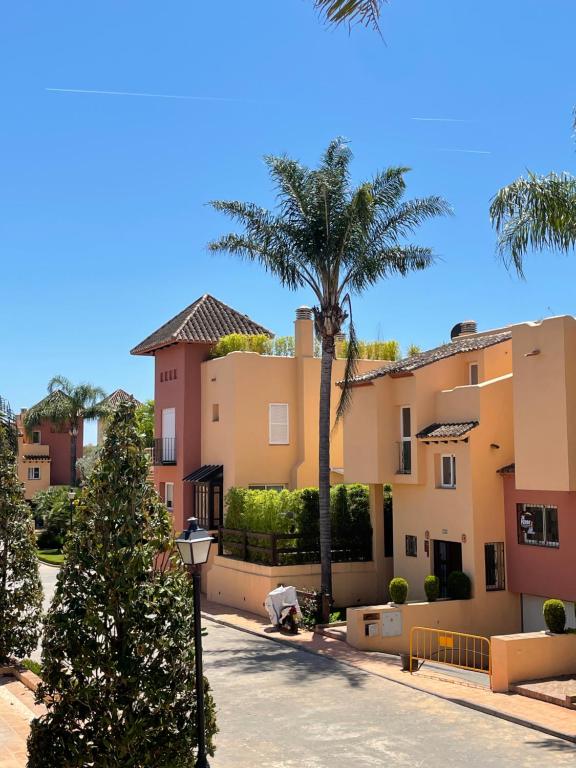 Fotografia z galérie ubytovania Halo - Amazing 4BR TownHouse with Jacuzzi and Big Terrace v Marbelli