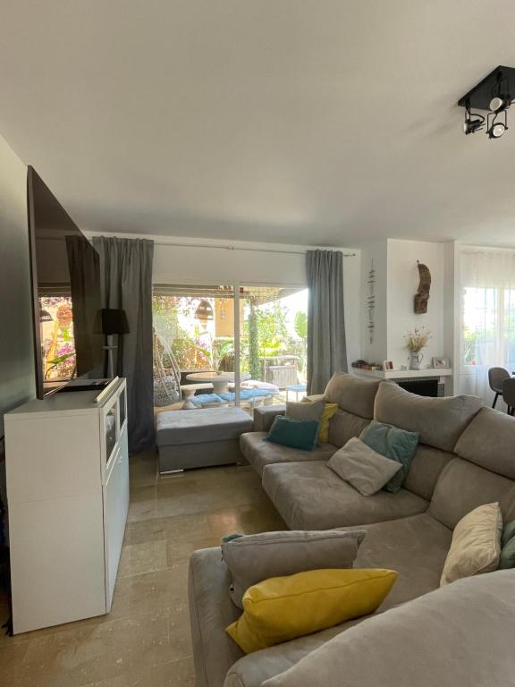 Fotografia z galérie ubytovania Halo - Amazing 4BR TownHouse with Jacuzzi and Big Terrace v Marbelli