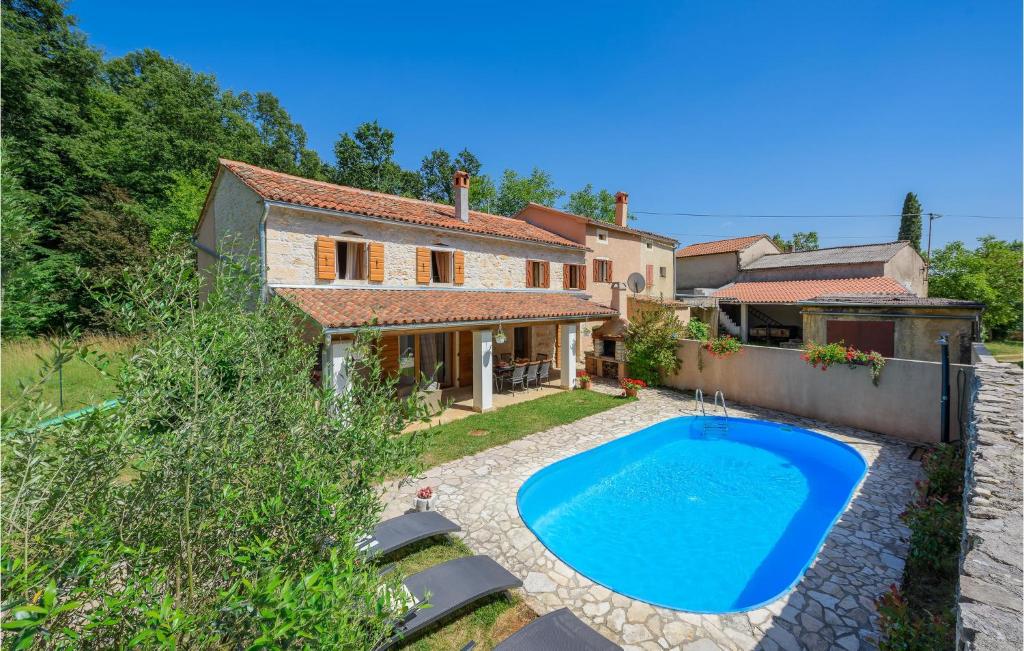 Bazén v ubytování 4 Bedroom Pet Friendly Home In Zminj nebo v jeho okolí
