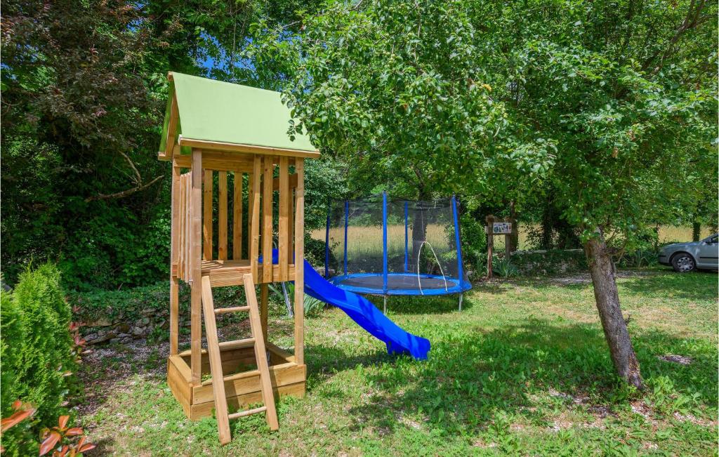 Herní místnost nebo prostor pro děti v ubytování 4 Bedroom Pet Friendly Home In Zminj