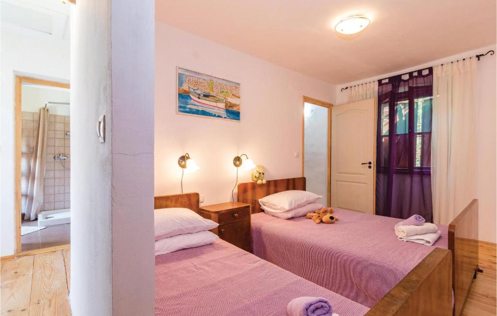 Postel nebo postele na pokoji v ubytování 4 Bedroom Pet Friendly Home In Zminj