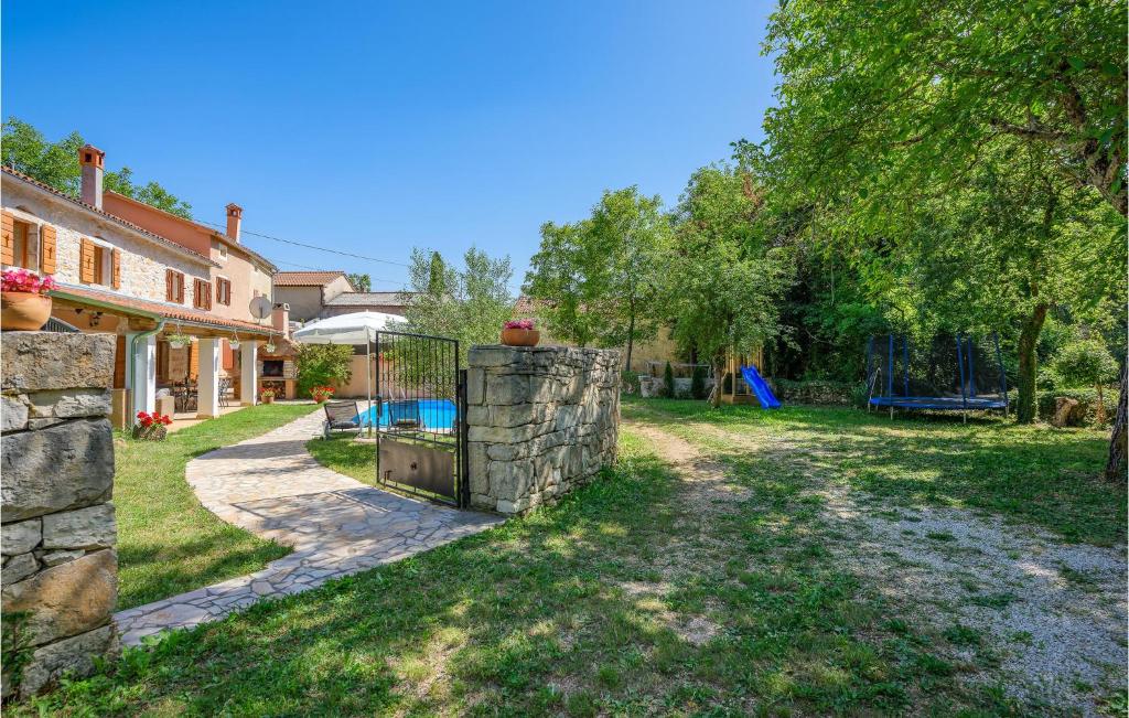 Zahrada ubytování 4 Bedroom Pet Friendly Home In Zminj