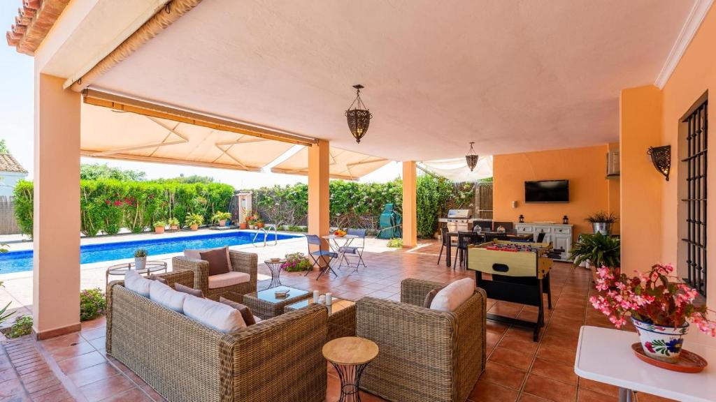 Bazén v ubytovaní Casa Azahar Jimena de la Frontera by Ruralidays alebo v jeho blízkosti