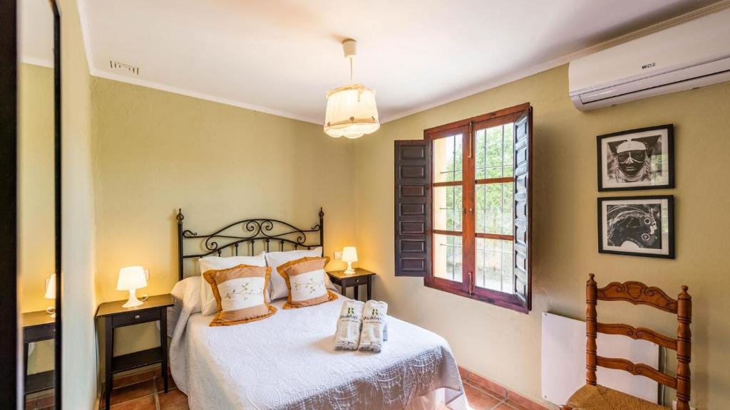 Posteľ alebo postele v izbe v ubytovaní Casa Azahar Jimena de la Frontera by Ruralidays