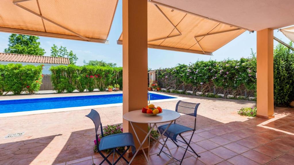 Bazén v ubytovaní Casa Azahar Jimena de la Frontera by Ruralidays alebo v jeho blízkosti