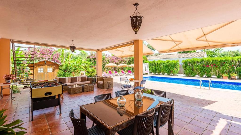 Bazén v ubytovaní Casa Azahar Jimena de la Frontera by Ruralidays alebo v jeho blízkosti
