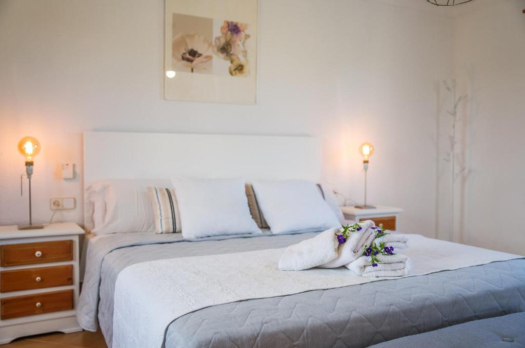 Posteľ alebo postele v izbe v ubytovaní Ideal Property Mallorca - Can Carabassot