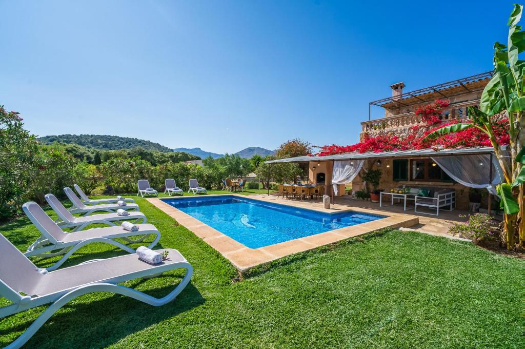 Bazén v ubytovaní Ideal Property Mallorca - Can Carabassot alebo v jeho blízkosti