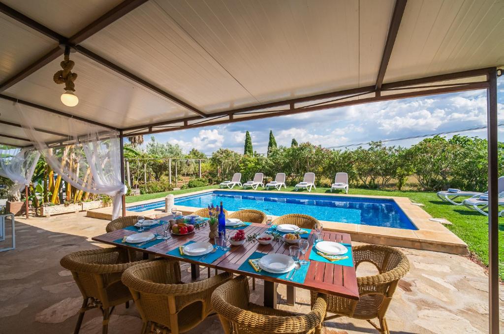 Bazén v ubytovaní Ideal Property Mallorca - Can Carabassot alebo v jeho blízkosti