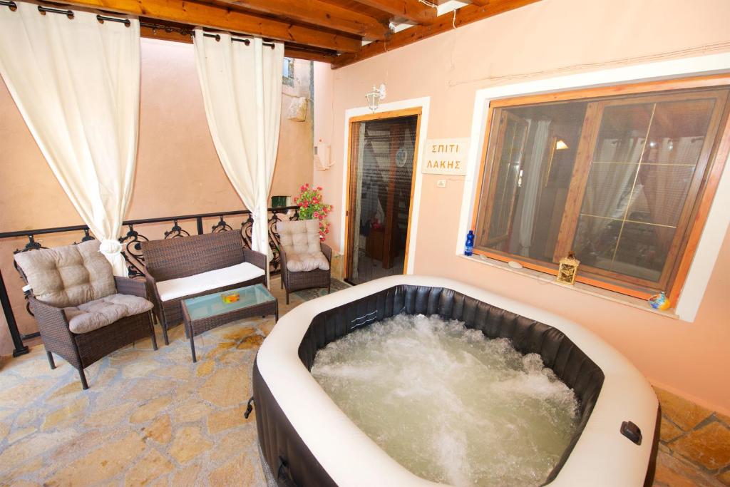 a jacuzzi tub in a living room at Villa Makrades Deluxe in Makrádes