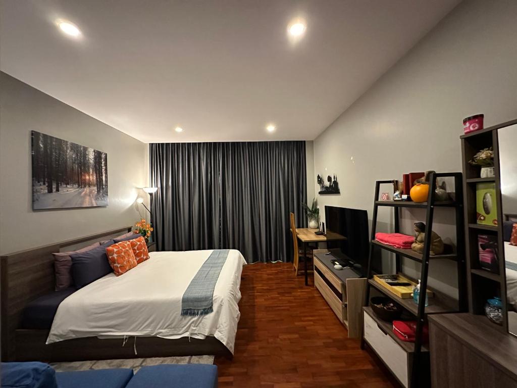 PomPom Home - King Room With Balcony