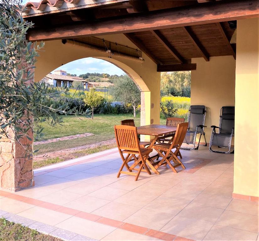 Villa Marta a Castiadas - Lussuosa Villa con Vista Montagna