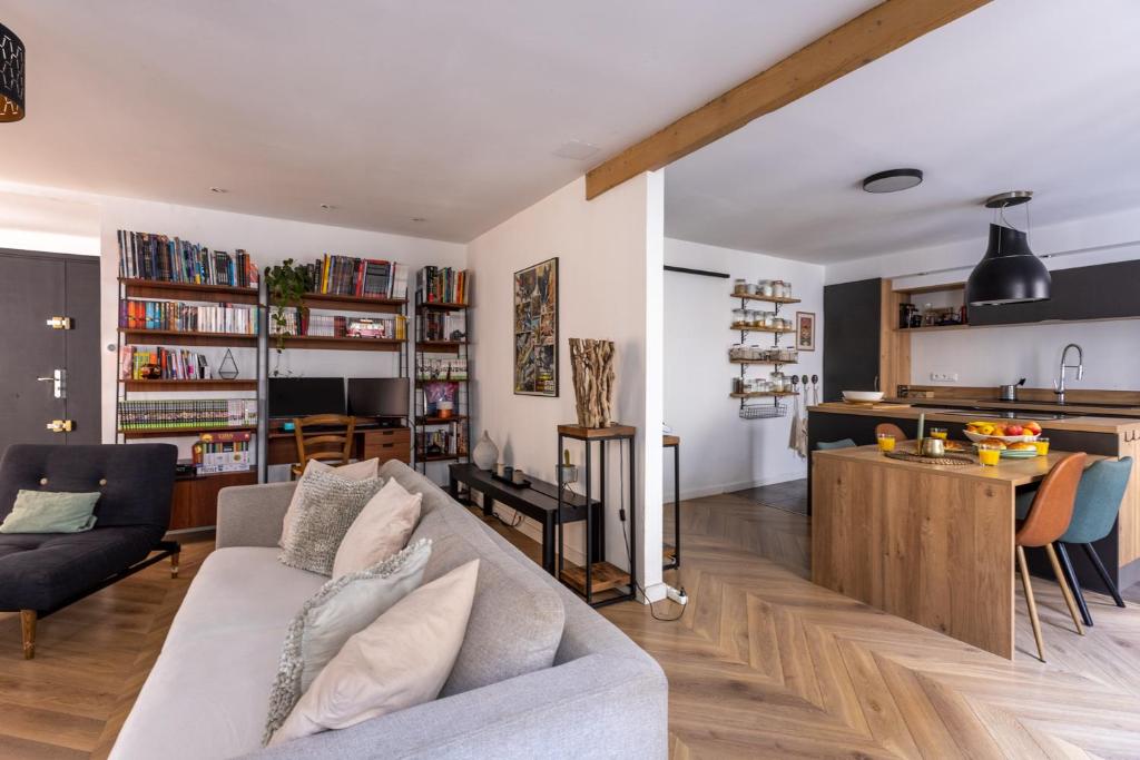Kuchyňa alebo kuchynka v ubytovaní 90m2 renové - terrasse en plein coeur de marseille