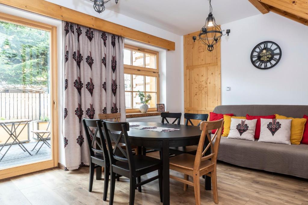 Posedenie v ubytovaní udanypobyt Apartamenty Krzeptówki Potok