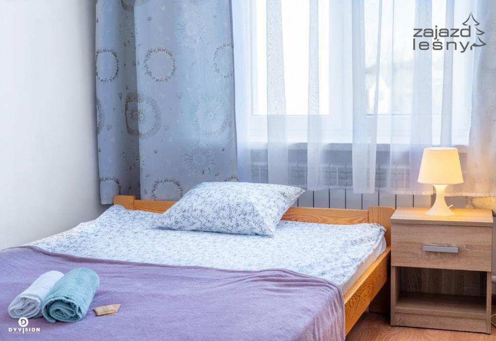 Postel nebo postele na pokoji v ubytování Zajazd Leśny Zwierzyniec