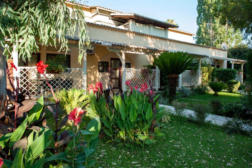 Zahrada ubytování Spiti Prifti Apartments