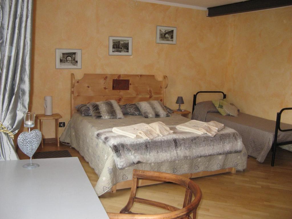 Łóżko lub łóżka w pokoju w obiekcie Maison Besenval