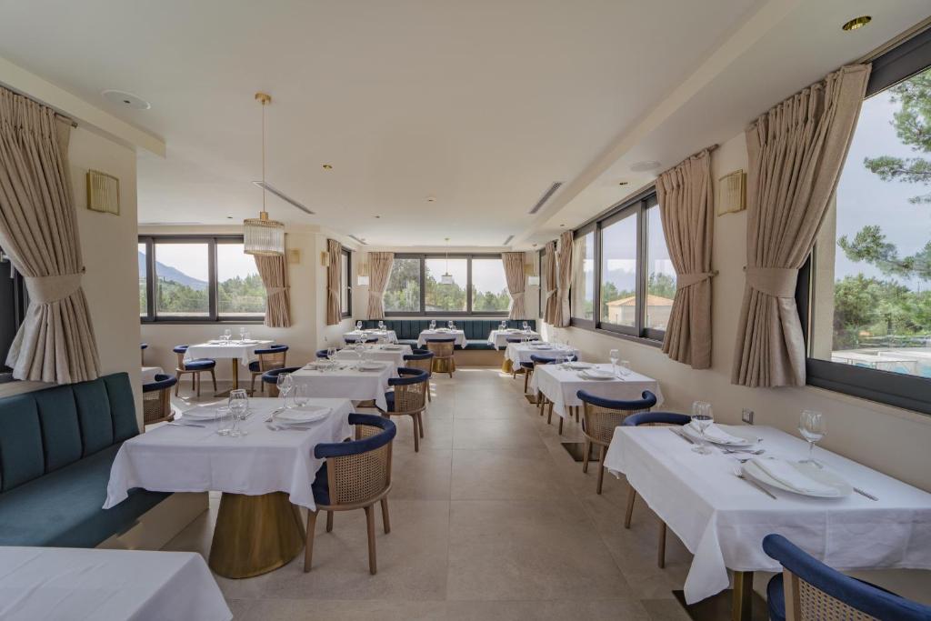 Restaurace v ubytování Celestial All Suites