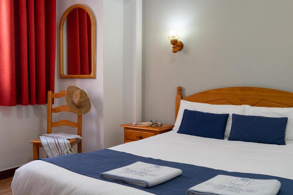 Postel nebo postele na pokoji v ubytování Hostal San Ginés