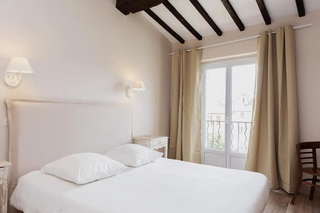 Postel nebo postele na pokoji v ubytování Coq Hotel
