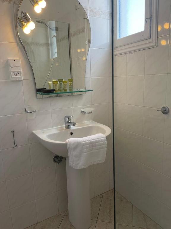 Koupelna v ubytování Venikouas Hotel