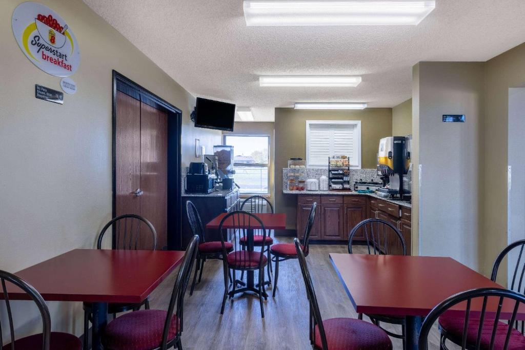 Restaurace v ubytování Super 8 by Wyndham Nixa/Springfield Area