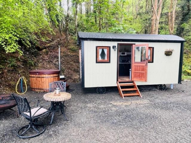 Glamping Huts in Heart of Snowdonia - 带热水浴缸的双人间