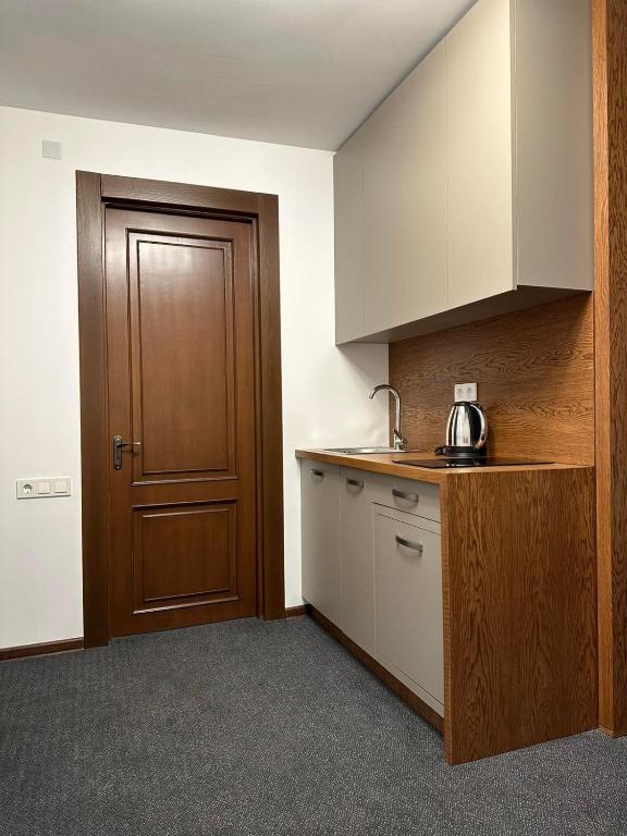 Kuchyň nebo kuchyňský kout v ubytování R&R Hotel