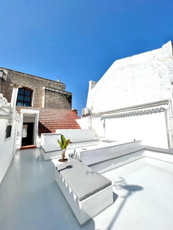 a patio with white furniture on top of a building at Casa Vacanza Saint Patrick DImora del 1200 in Barletta