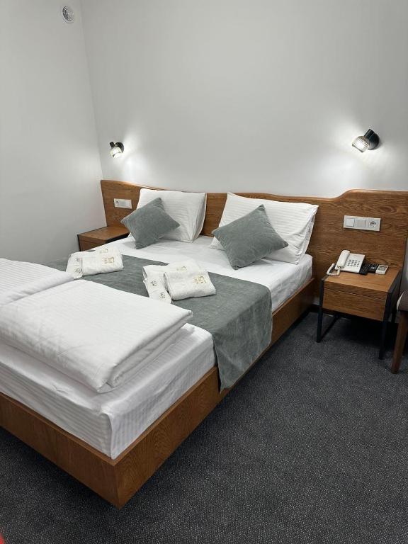 Postel nebo postele na pokoji v ubytování R&R Hotel