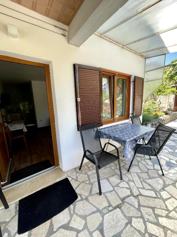 Patio lub wspólna przestrzeń na świeżym powietrzu w obiekcie Apartments Miro