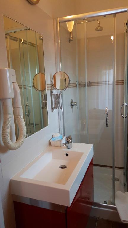 Łazienka w obiekcie Hotel Perla Verde