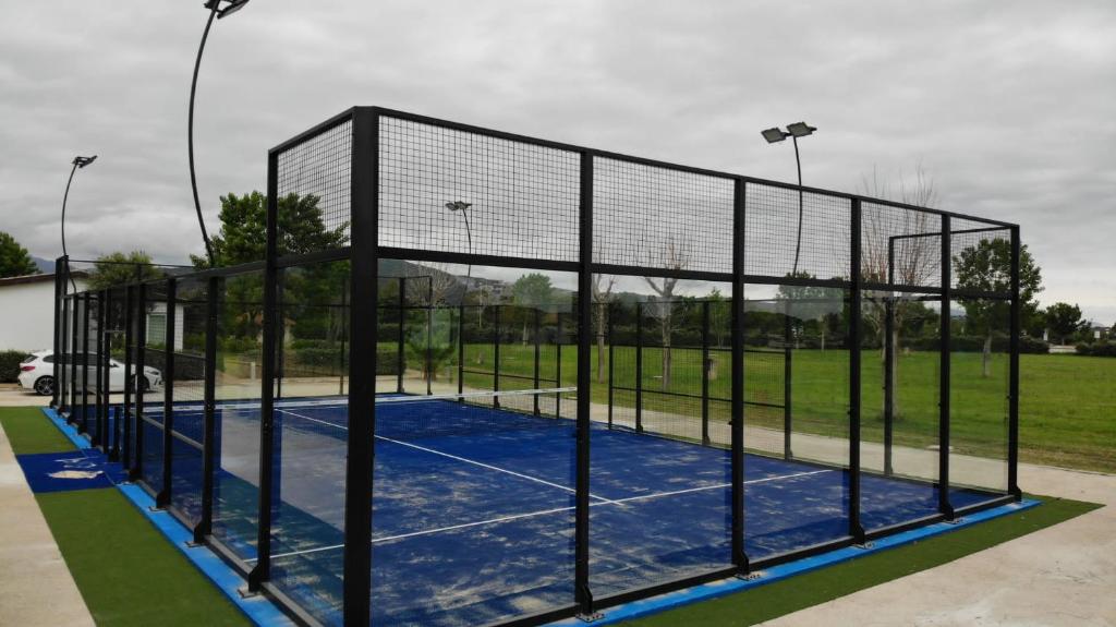 Tenis a/nebo squash v ubytování Resort Abbaia Ba nebo okolí