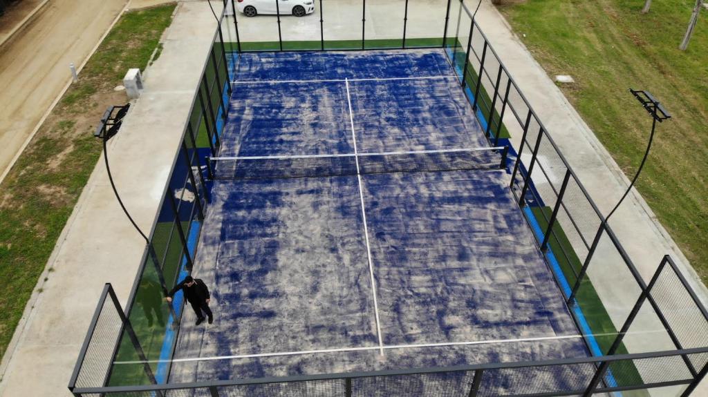 Tenis a/nebo squash v ubytování Resort Abbaia Ba nebo okolí