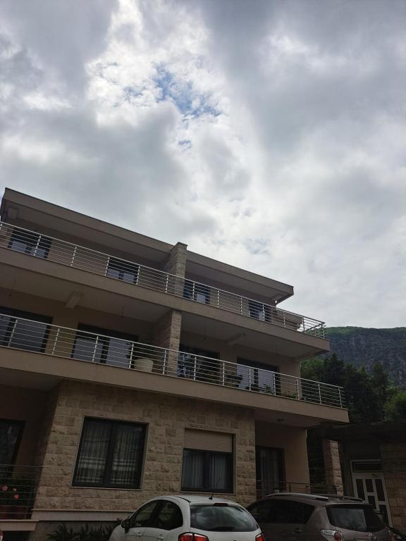 Zgradba, v kateri se nahaja apartma