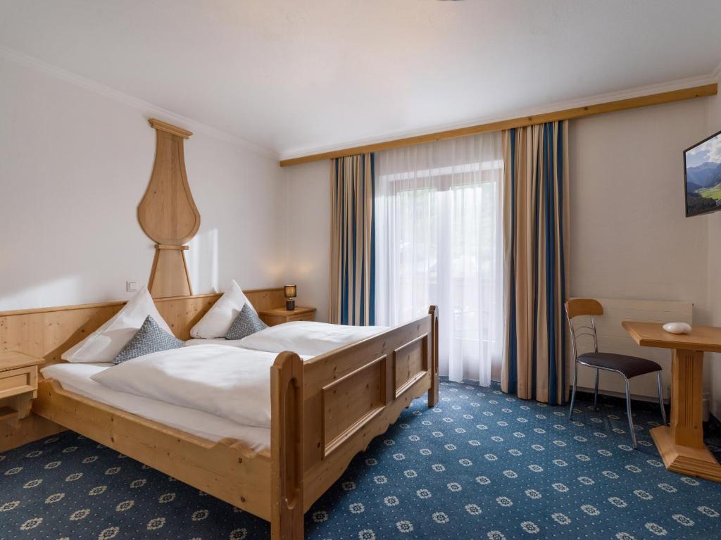 Postel nebo postele na pokoji v ubytování Landhaus Alpenherz