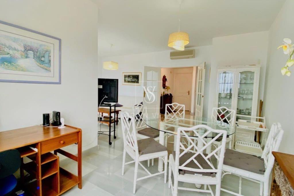Fotografia z galérie ubytovania Amplia villa con piscina privada vistas al mar y WIFI v destinácii La Herradura
