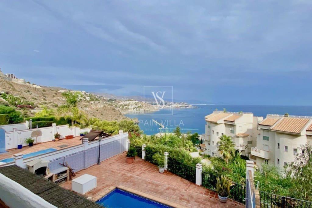 Fotografia z galérie ubytovania Amplia villa con piscina privada vistas al mar y WIFI v destinácii La Herradura