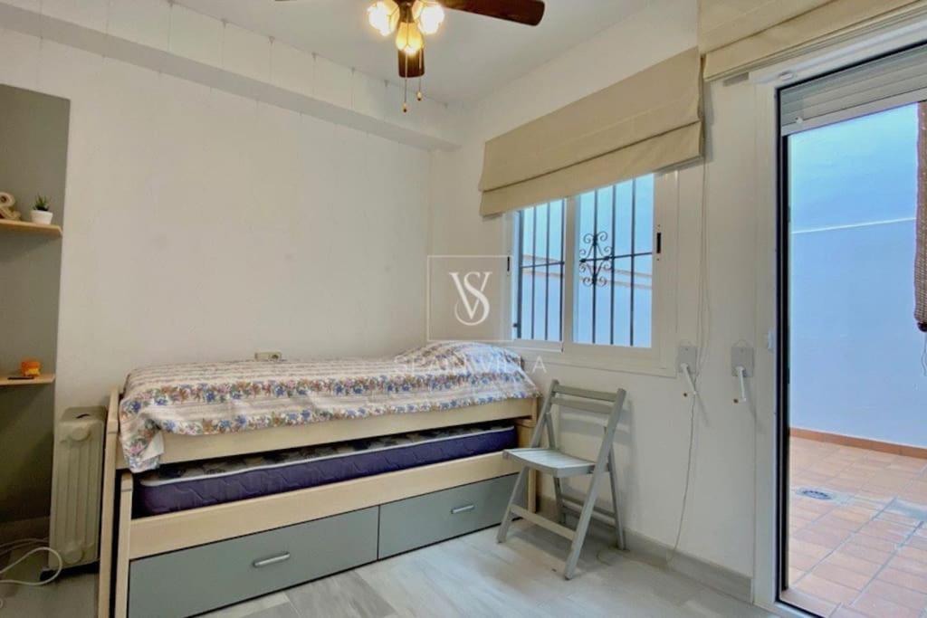 Fotografia z galérie ubytovania Amplia villa con piscina privada vistas al mar y WIFI v destinácii La Herradura